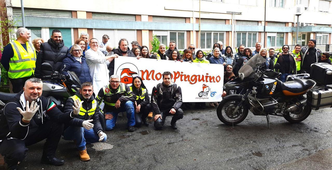 Le uova di Pasqua per i bimbi del Policlinico arrivano in sella alle moto