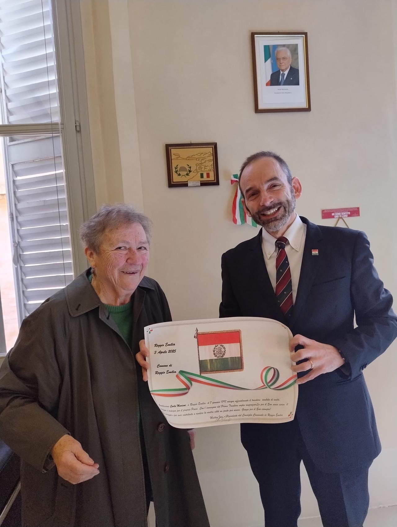 Reggio Emilia premia l’83enne che ha consentito di catturare un truffatore