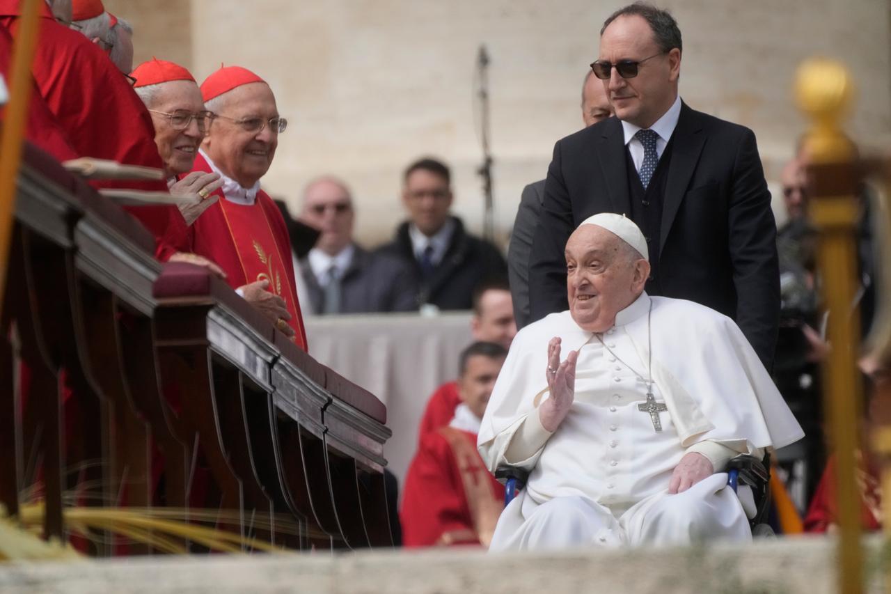 Papa Francesco celebra la Domenica delle Palme 2025: Benedizioni