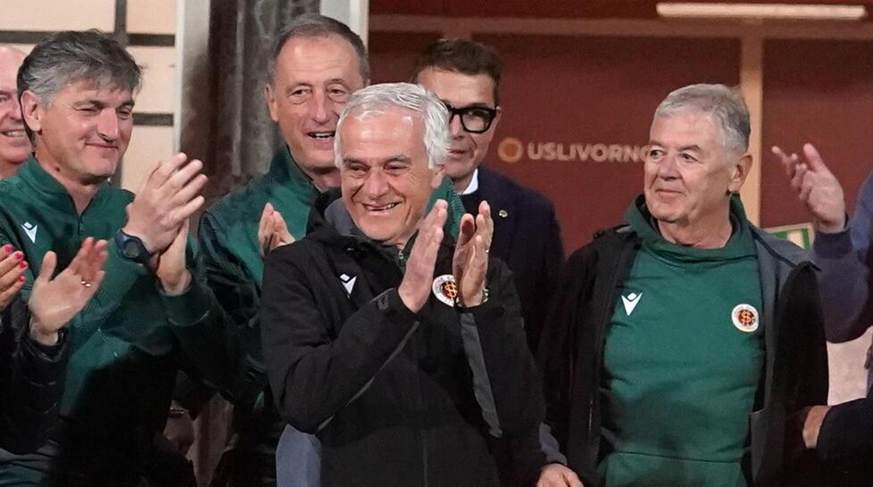 
	La felicit&agrave; di Paolo Indiani dopo la matematica promozione in Serie C (foto Stick)

