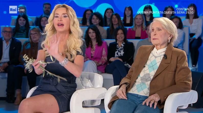 Domenica In, litigio in diretta tra Valeria Marini e la mamma Gianna Orrù