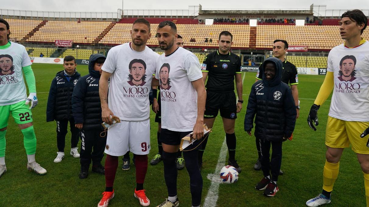 La maglia per Morosini (foto Stick)