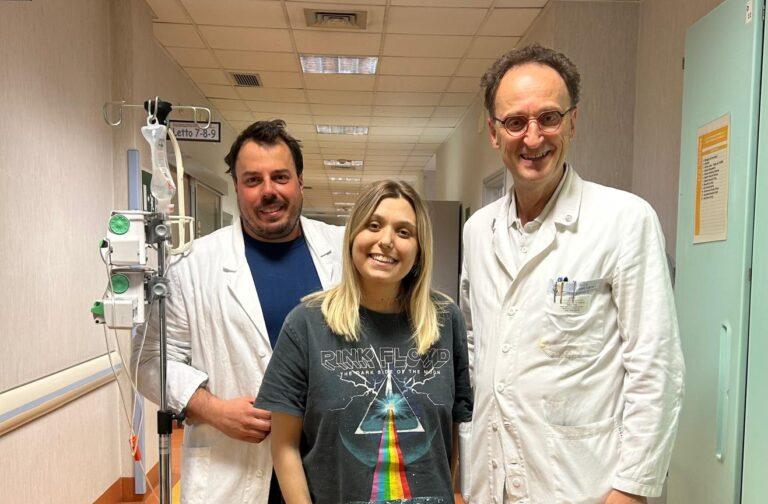 
	La ragazza con i medici delle Molinette

