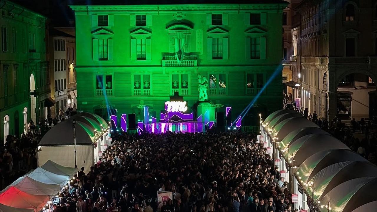 Tutti pazzi per il festival Vyni: il centro storico sprizza salute