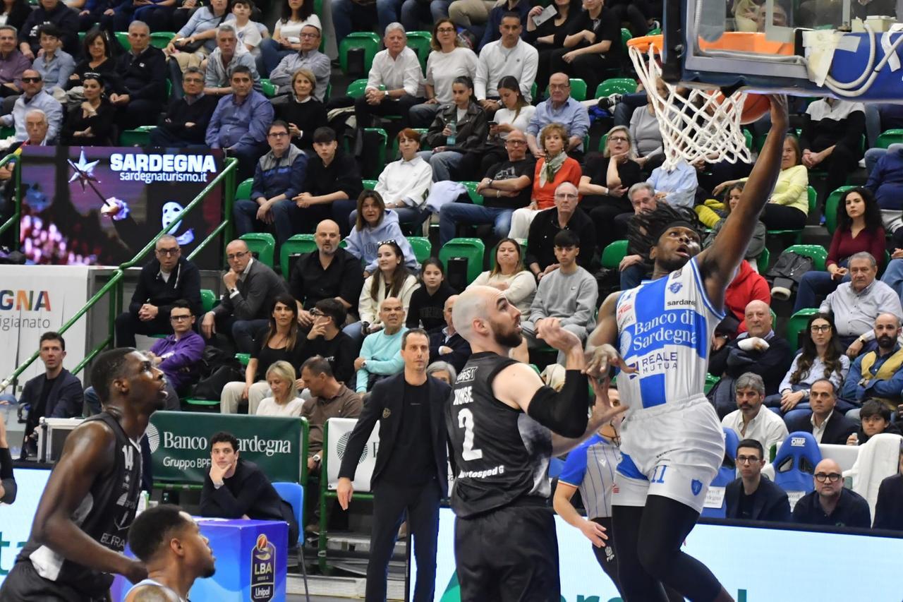 La Dinamo termina in parità il primo tempo con il Derthona (36-36)