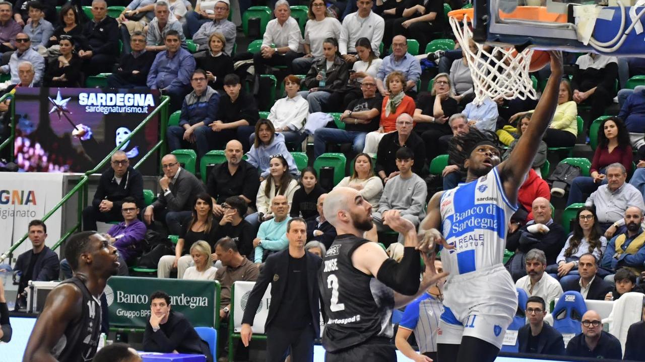 La Dinamo termina in parità il primo tempo con il Derthona (36-36)