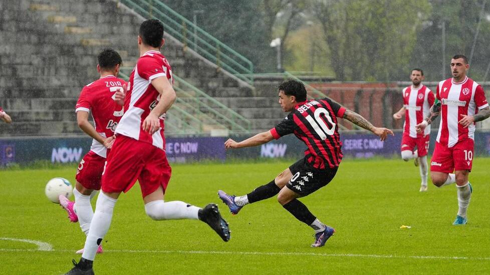 La Lucchese più forte del destino, batte la Vis Pesaro e adesso vede la salvezza diretta