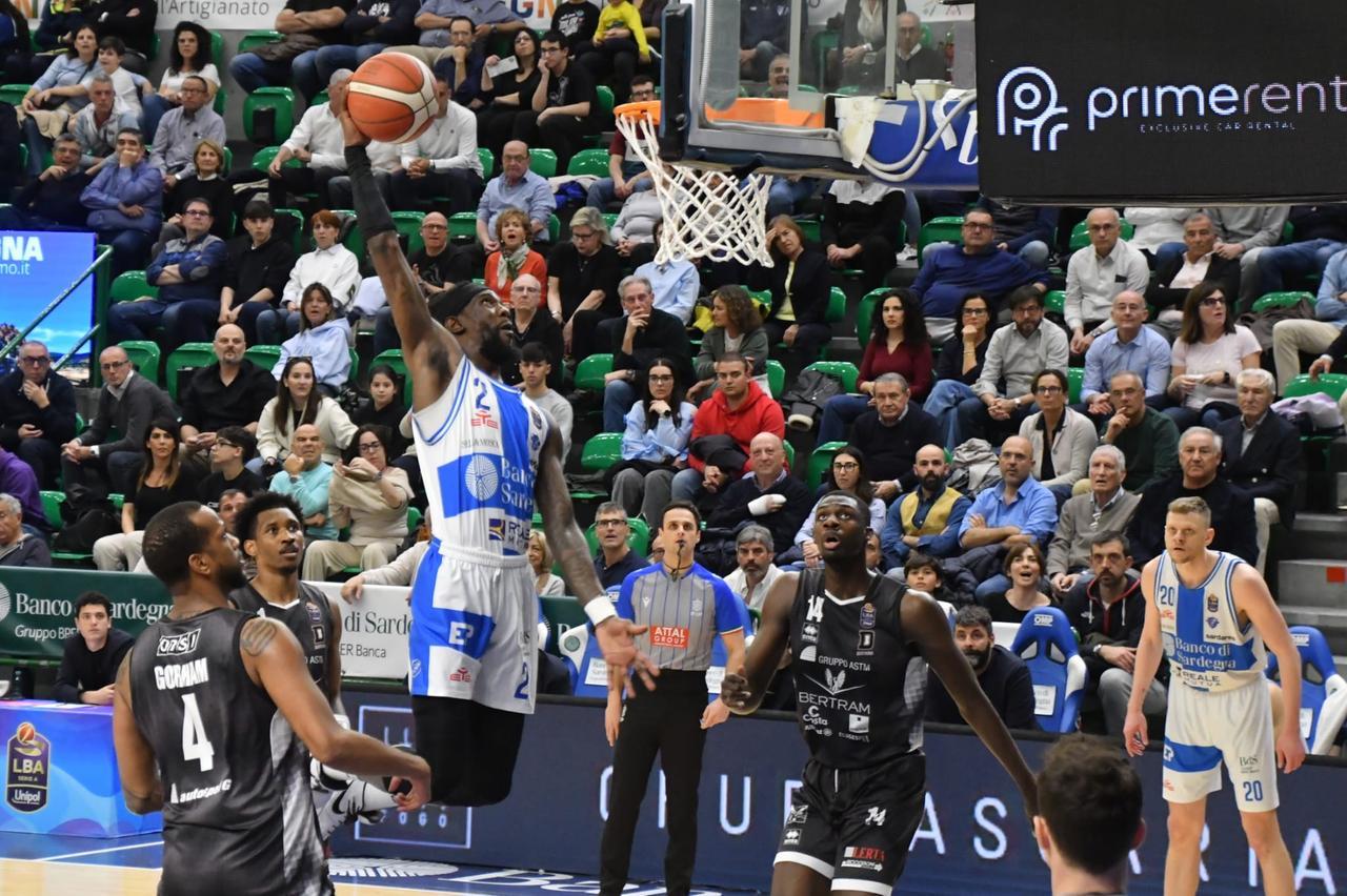 La Dinamo doma il Derthona nell’ultimo quarto: 87-82