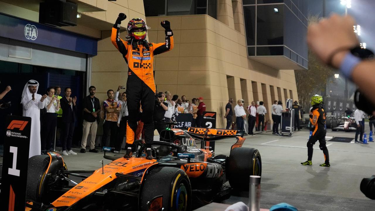 Oscar Piastri su McLaren festeggia il primo "hat trick" in carriera