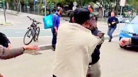 Sassari, il tentato furto della bici finisce in rissa