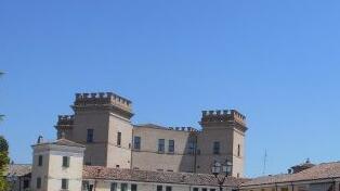 Ubriaco agitato si ferisce al bar a Mesola. Giallo sui 13enni inseguiti