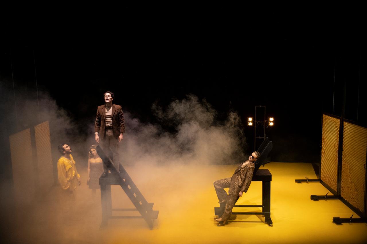 “Come diventare ricchi e famosi da un momento all’altro”, al teatro Ariosto lo spettacolo di Emanuele Aldrovandi