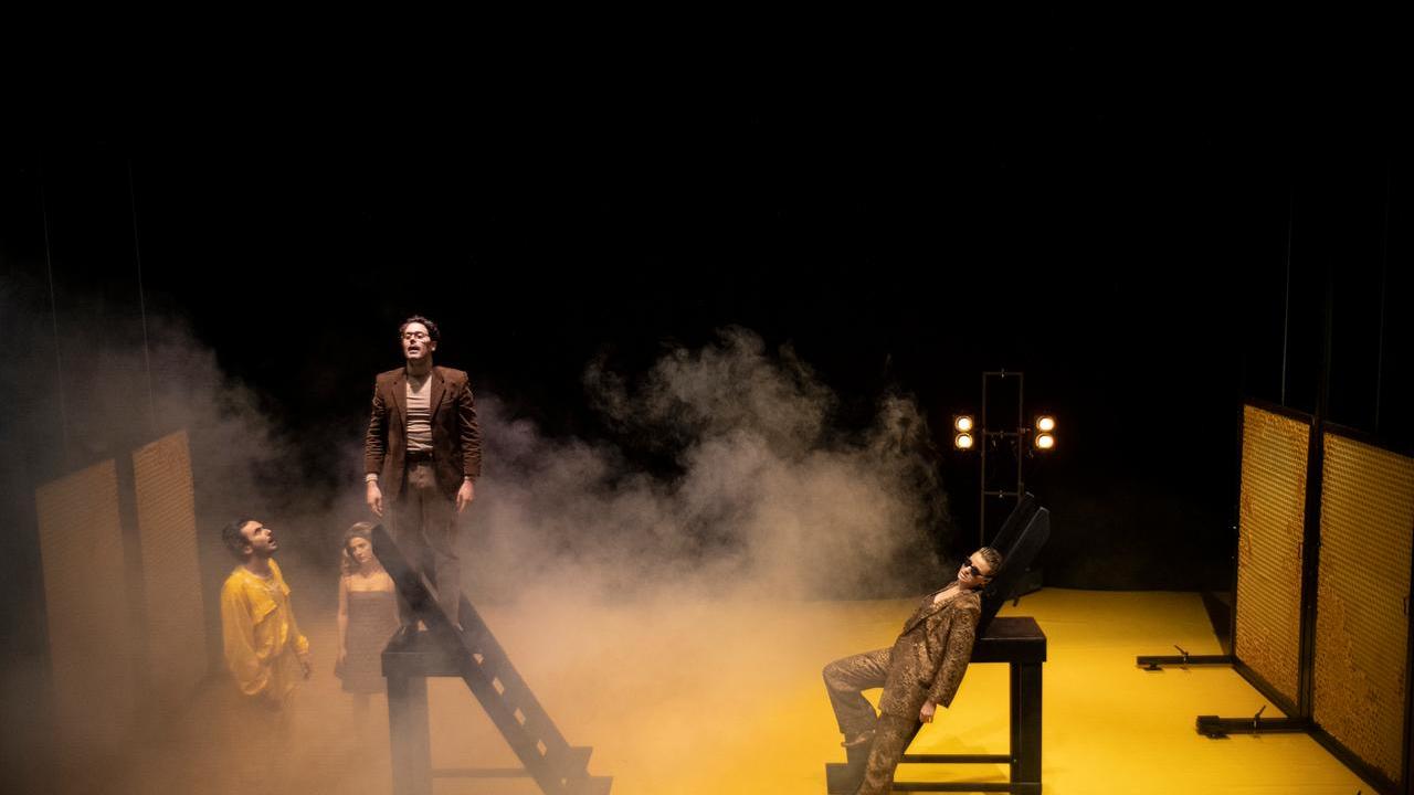 “Come diventare ricchi e famosi da un momento all’altro”, al teatro Ariosto lo spettacolo di Emanuele Aldrovandi