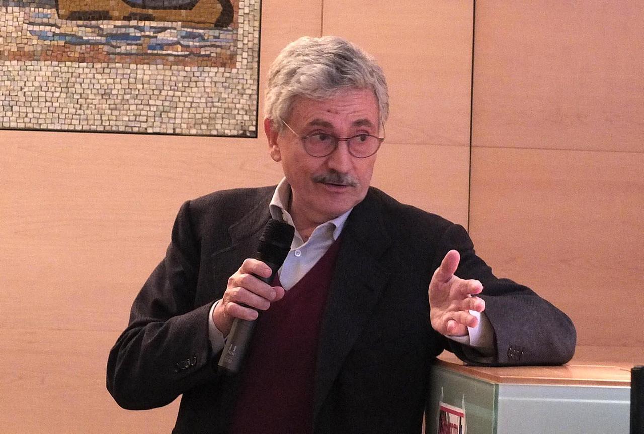 Massimo D’Alema a Casalgrande per parlare di pace