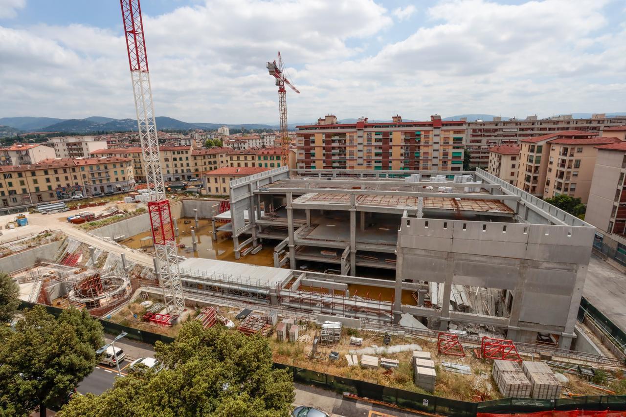 
	Il cantiere Esselunga di via Mariti

