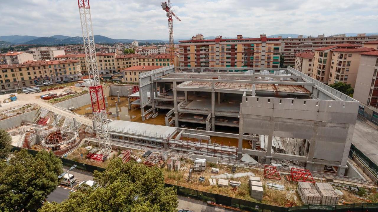 Il cantiere Esselunga di via Mariti