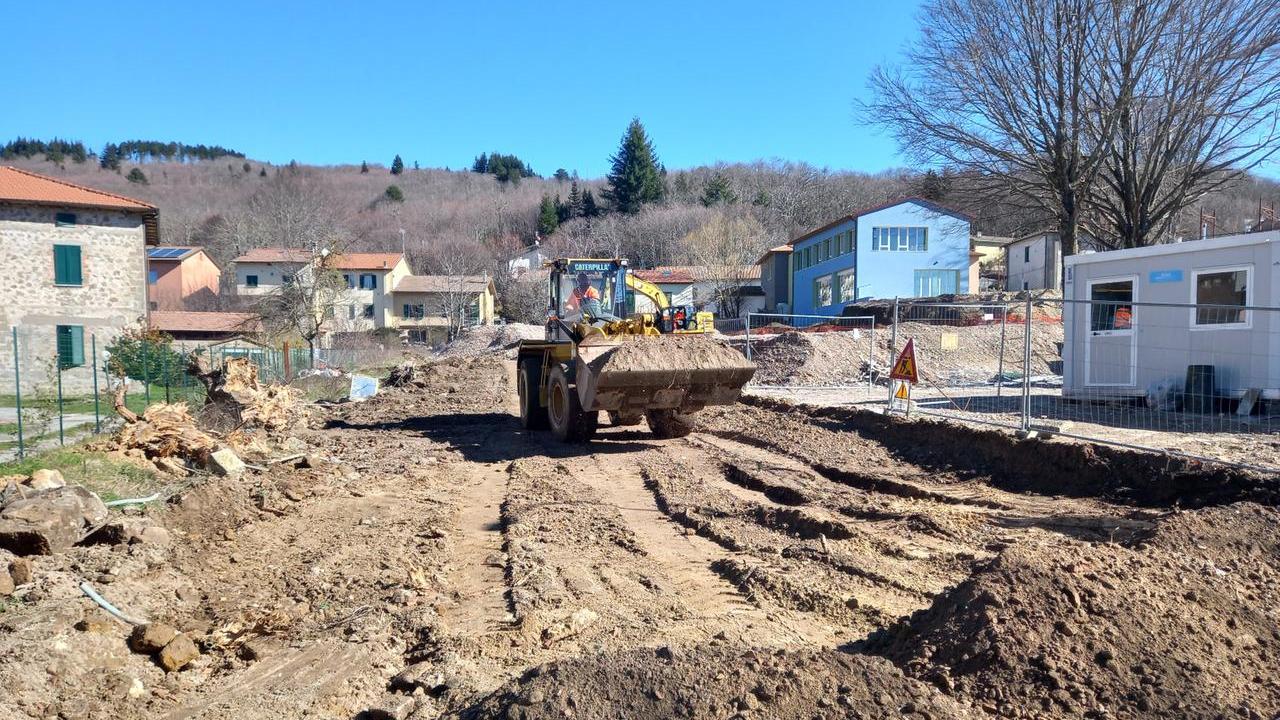 Scavatore in azione ai cantieri del Pratuccio di Santa Fiora