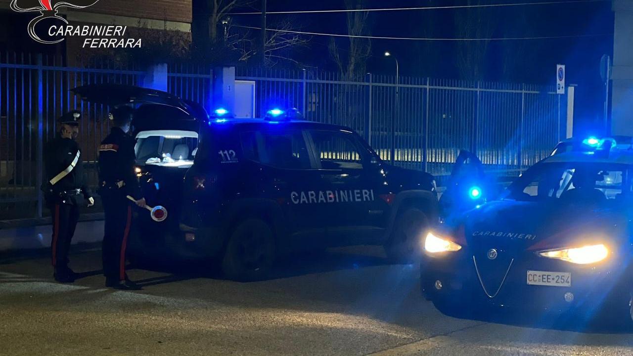 Vorrebbe rubare ma viene scoperto, guai per un 70enne a Comacchio