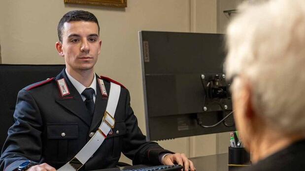 Lucca, si fanno dare gioielli per migliaia di euro con la truffa: l’incidente, il falso avvocato e la complice a casa