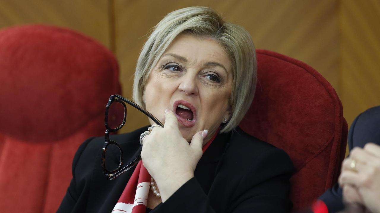 I dubbi sulla laurea, la ministra Calderone: «Non c’è nessuna indagine nei miei confronti»