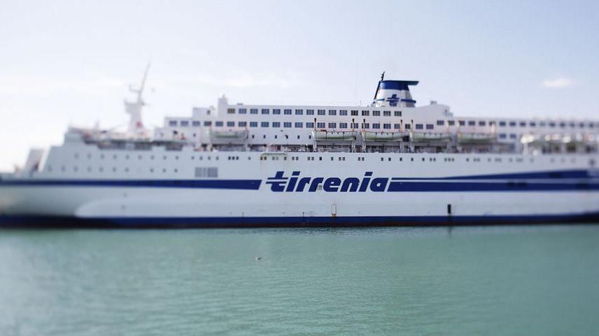 Un traghetto Tirrenia (foto d'archivio)