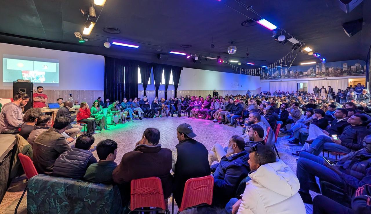 
	L'assemblea al circolo Arci di Grignano

