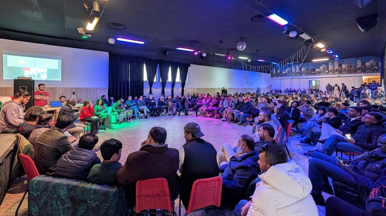 L'assemblea al circolo Arci di Grignano