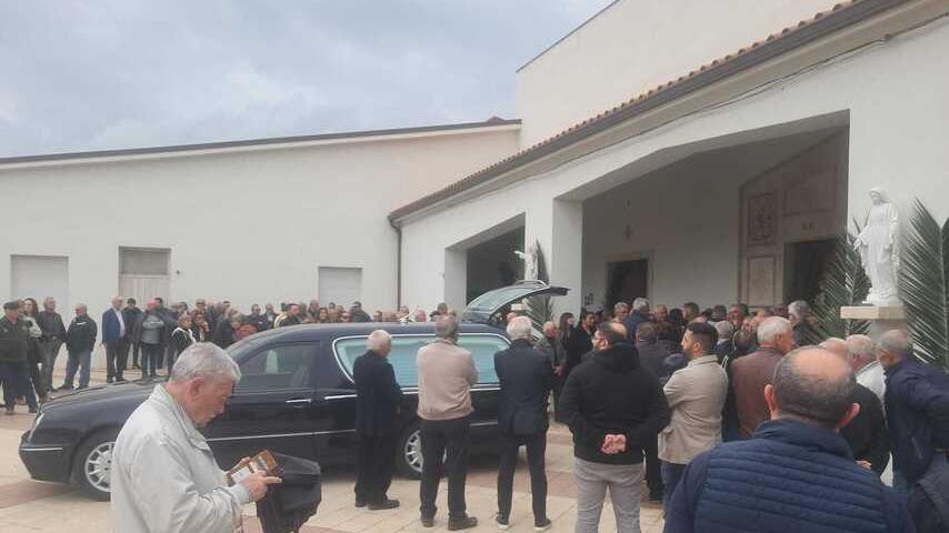 L’addio di Valledoria all'imprenditore Mario Terzitta