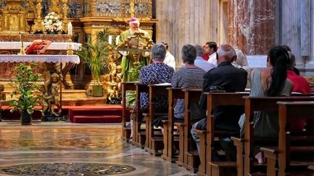 Offerte per le messe, nuove regole: «Una spetta al parroco, le altre deve darle alla curia»