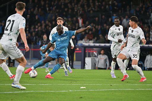 
	Romelu Lukaku circondato dai giocatori dell'Empoli

