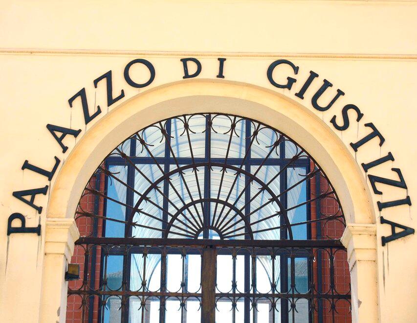 Ha truffato tanti ferraresi e ora il broker chiede di fare lavori di pubblica utilità<br type="_moz" />
