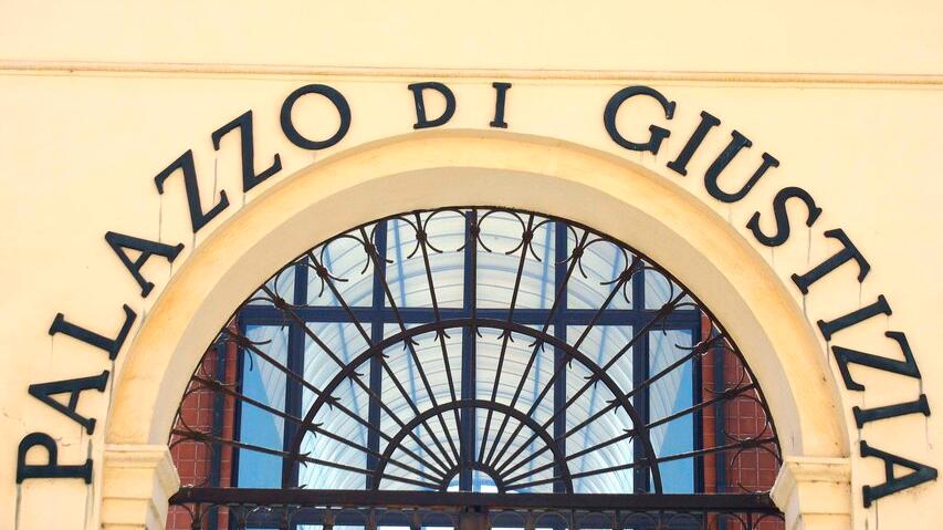 Ha truffato tanti ferraresi e ora il broker chiede di fare lavori di pubblica utilità<br type="_moz" />