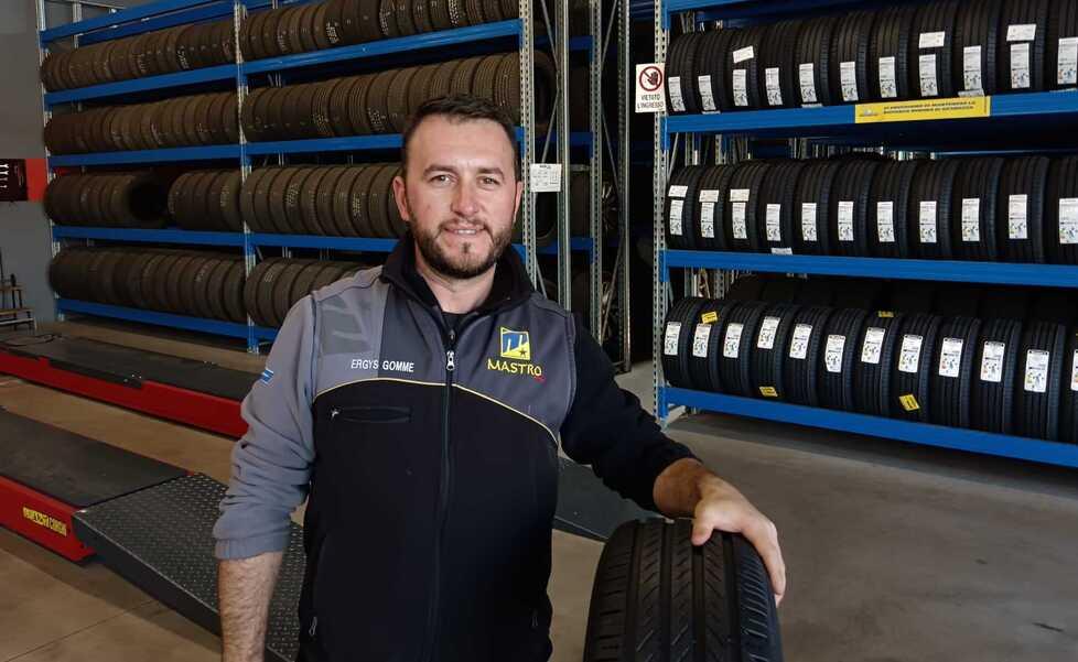 Cambio pneumatici, da oggi c'è l'obbligo. Tutti i consigli utili