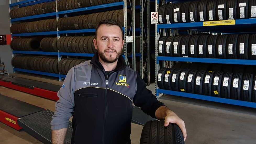 Cambio pneumatici, da oggi c'è l'obbligo. Tutti i consigli utili