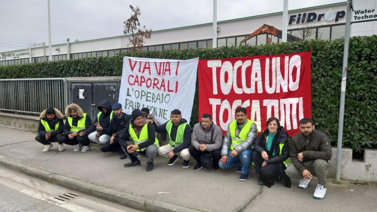 Una protesta dei lavoratori della Acca a Seano