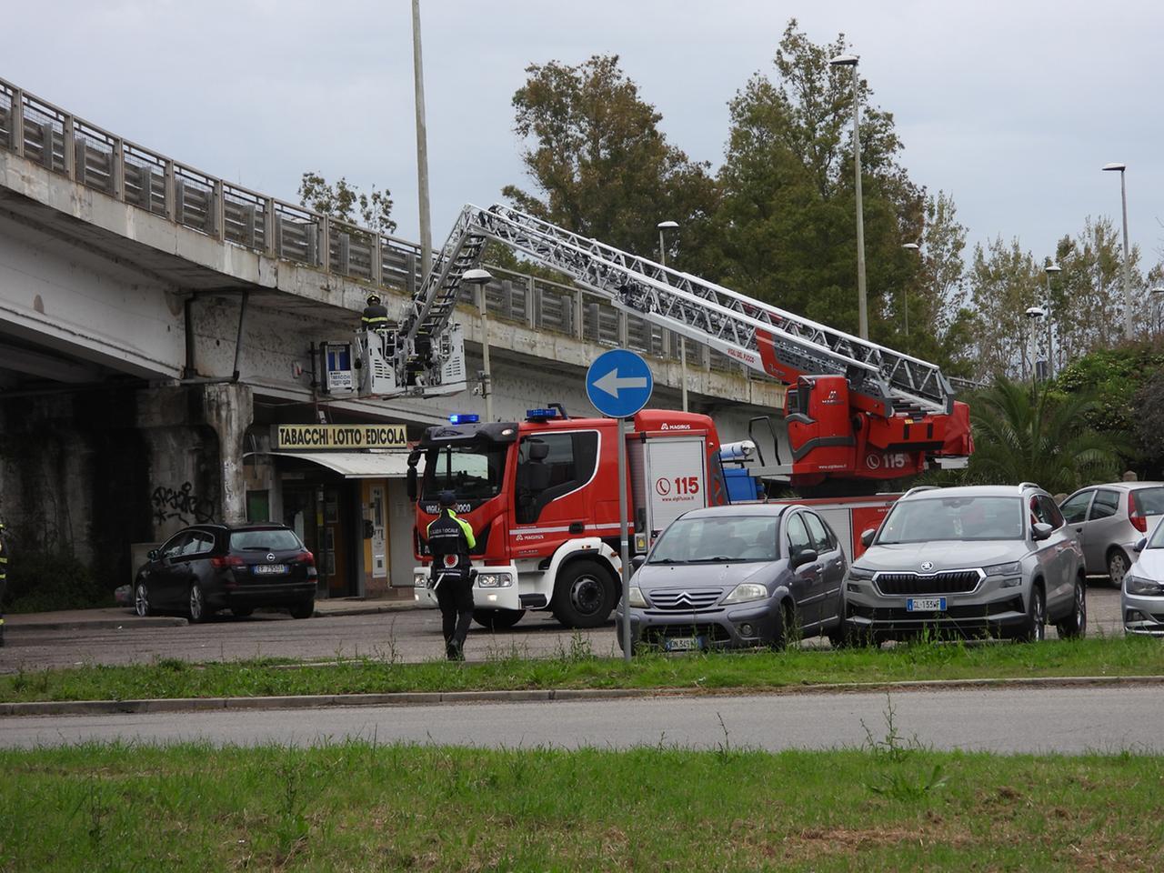 
	I crolli sul viadotto del Rimedio (foto Francesco Pinna)

