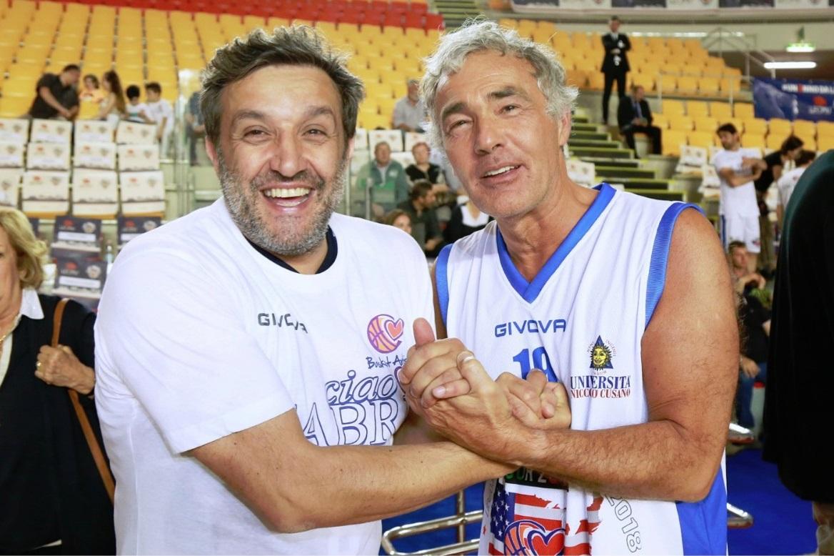 Tutti in campo contro il bullismo: la Nazionale artisti di basket al Palasport