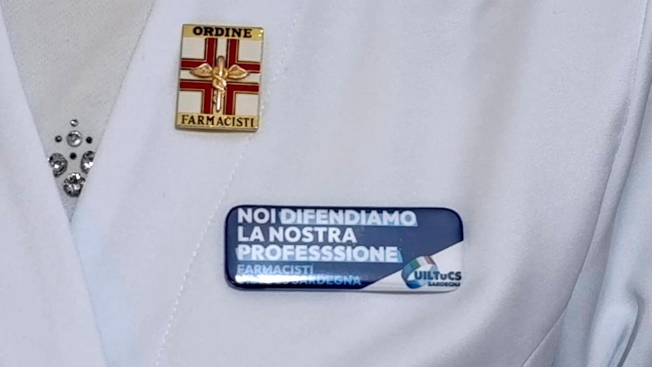 «Pagati meno dei commessi»: la protesta di 300 farmacisti nell’isola