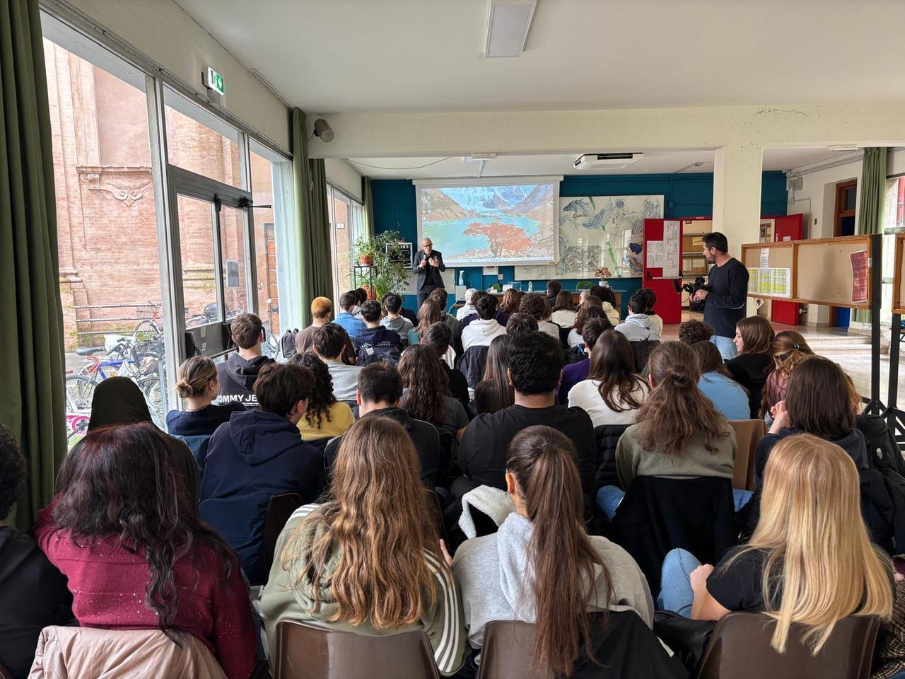 Al liceo Ariosto-Spallanzani si parla di intelligenza artificiale con Stefano Elli