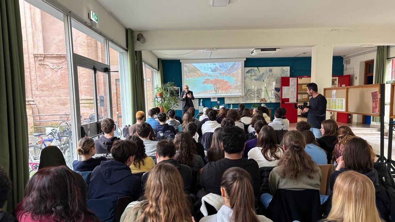 Al liceo Ariosto-Spallanzani si parla di intelligenza artificiale con Stefano Elli