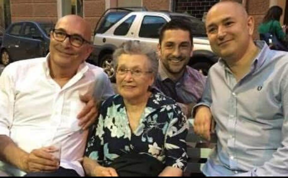 
	Rosa Rizzuto al centro in una foto di qualche anno fa insieme alla famglia Basile

