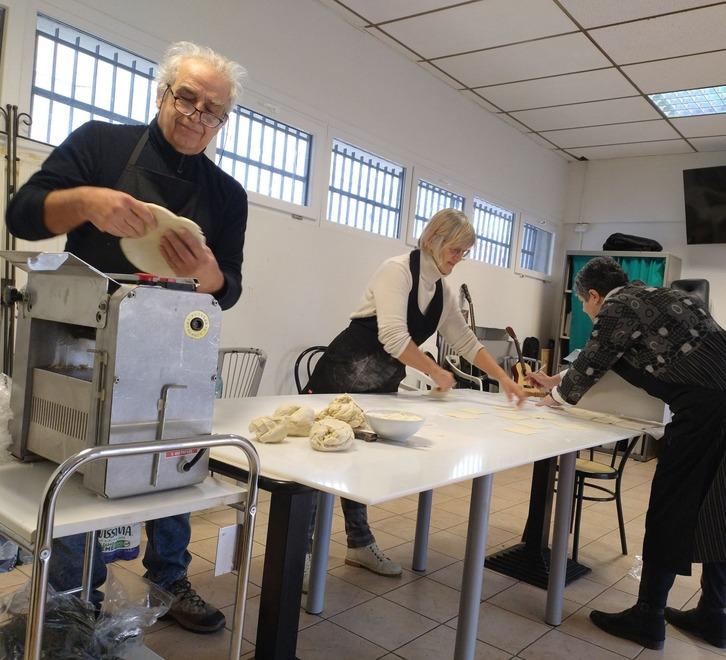 Il pranzo popolare al circolo Fenulli che rafforza il senso di comunità