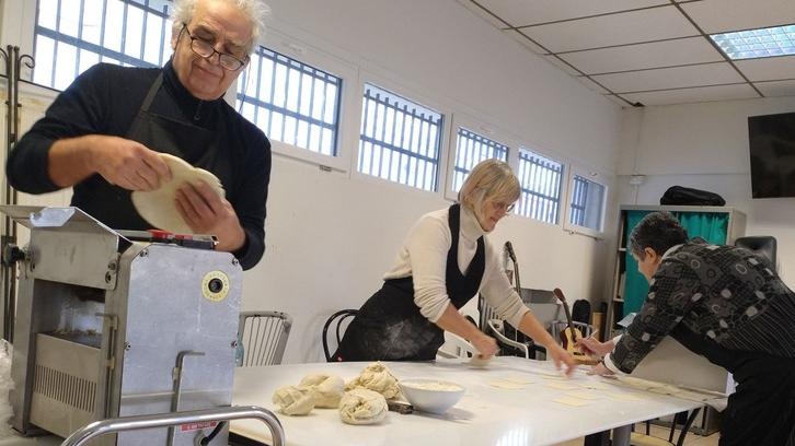 Il pranzo popolare al circolo Fenulli che rafforza il senso di comunità