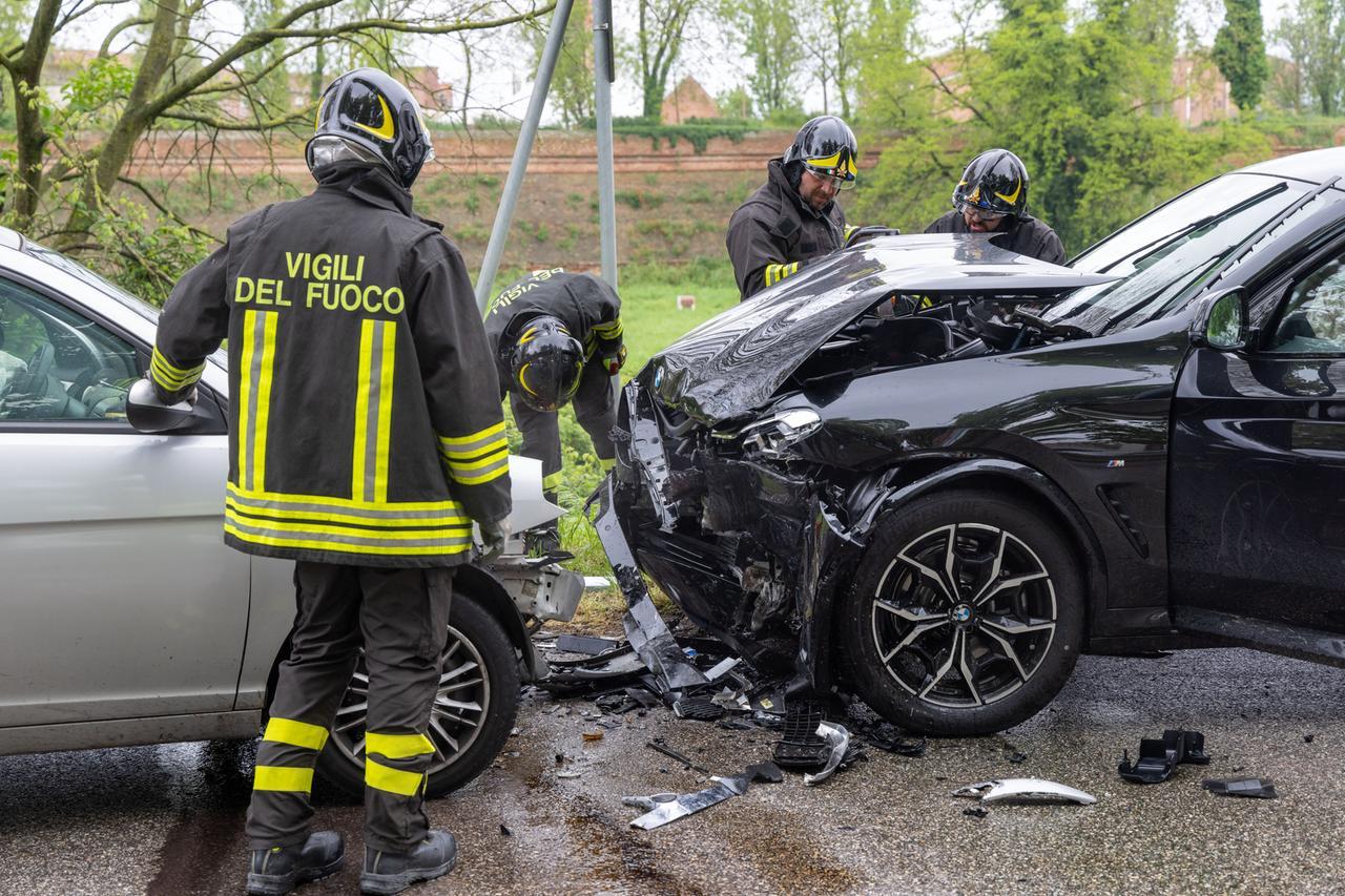 Frontale in via Caldirolo a Ferrara, in ospedale il presidente di Cna pensionati