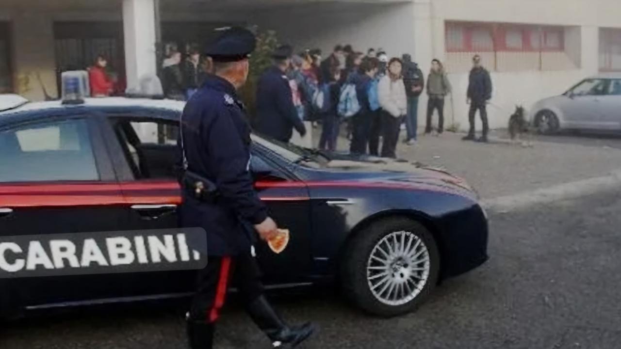Non mandavano i figli a scuola: denunciati