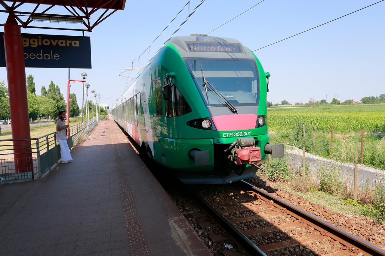 Adolescente ubriaco su Gigetto: treno fermo e traffico in tilt sulla via Giardini