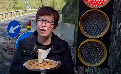 
	La torta di compleanno per il semaforo

