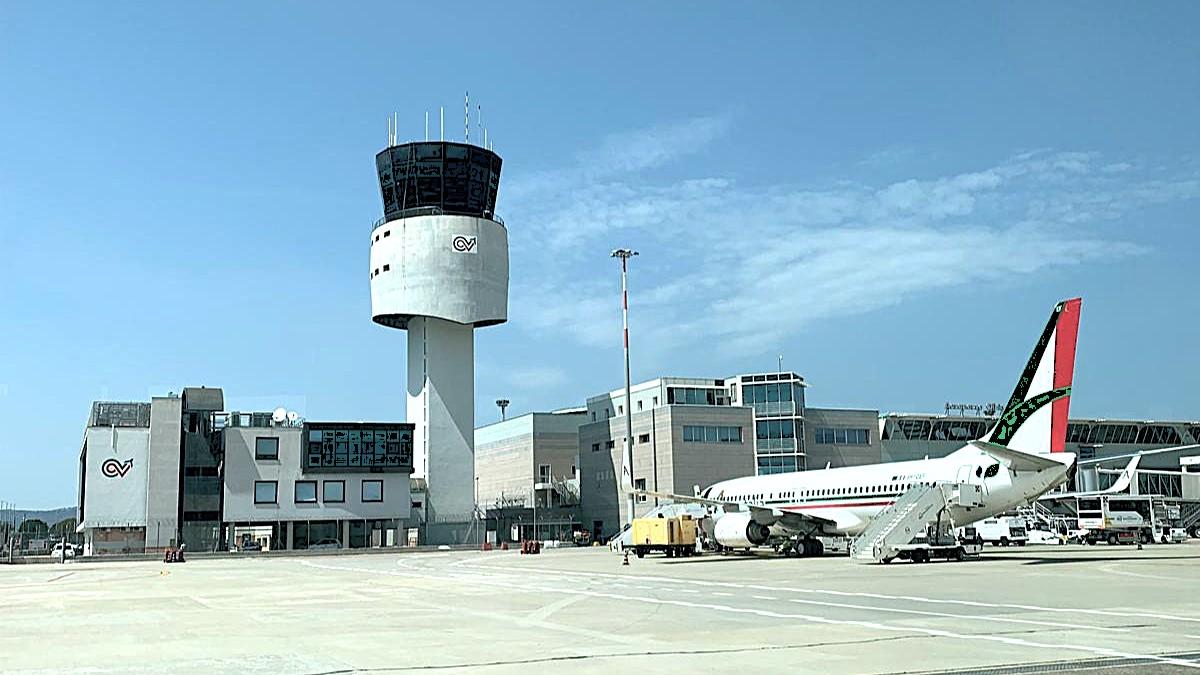 Voli cancellati, la replica di Aeroitalia: «L’assessorato ai Trasporti fa propaganda»