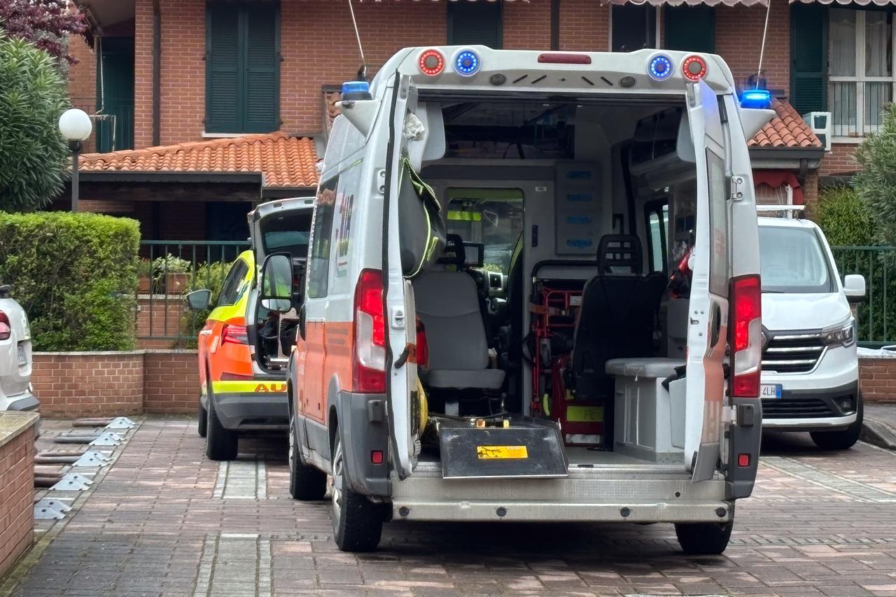 Incidente sul lavoro a Ferrara: idraulico precipita da oltre due metri