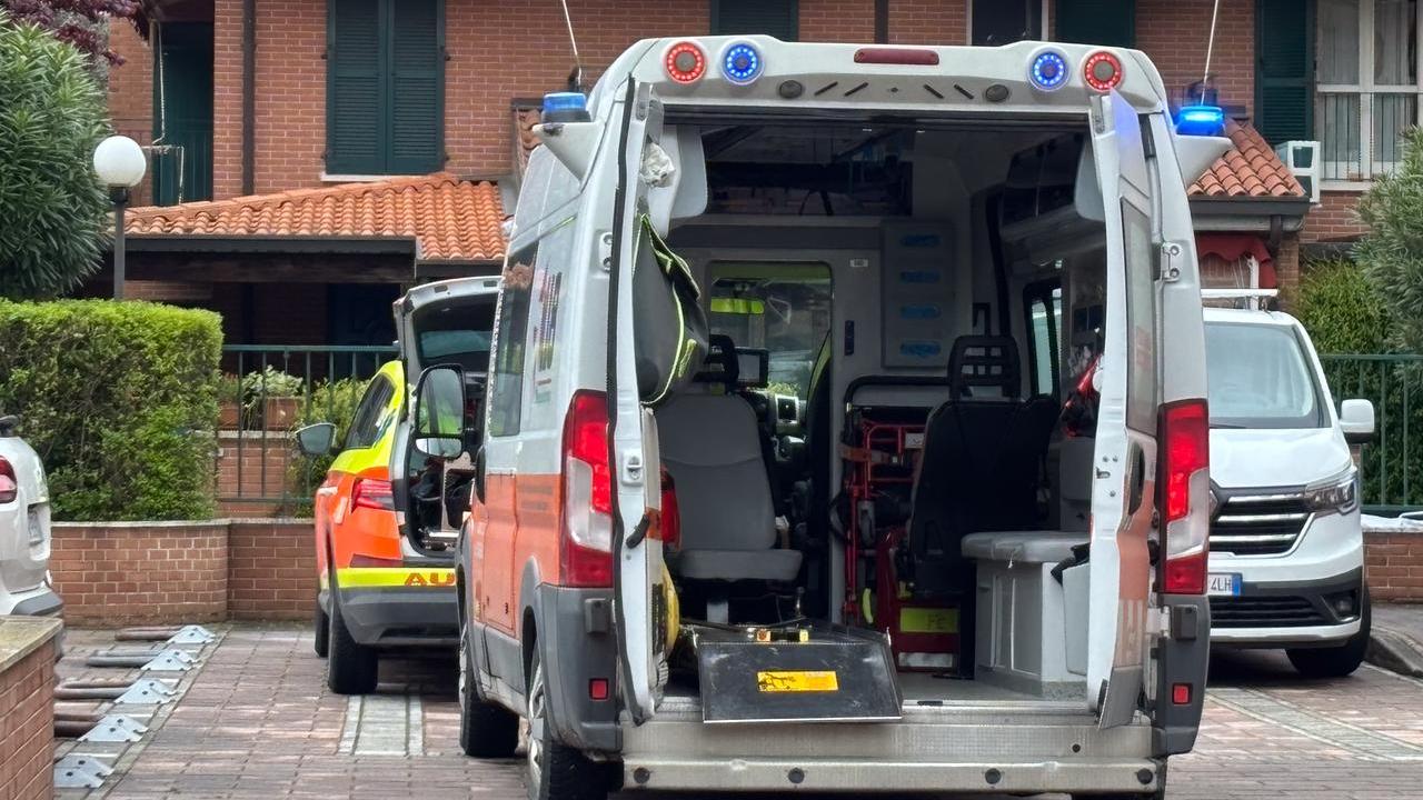 Incidente sul lavoro a Ferrara: idraulico precipita da oltre due metri